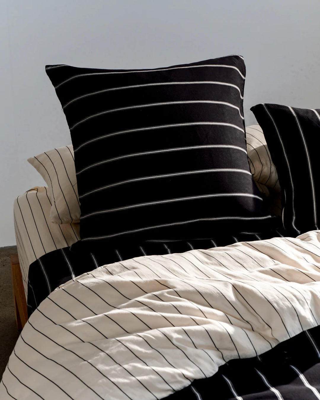 Hommey Quilt Cover - Ink / Snow