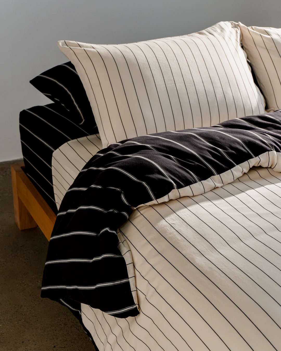 Hommey Quilt Cover - Ink / Snow