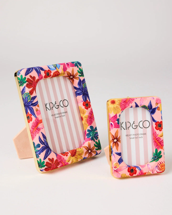 Kip & Co Wild Flowers In Bloom Oval Velvet Photo Frame