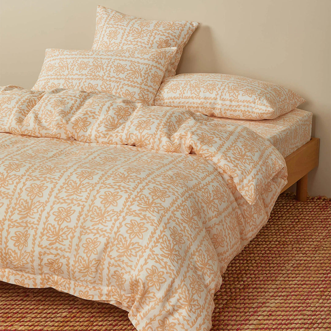 Bonnie & Neil Daisy Buff Linen Quilt Cover