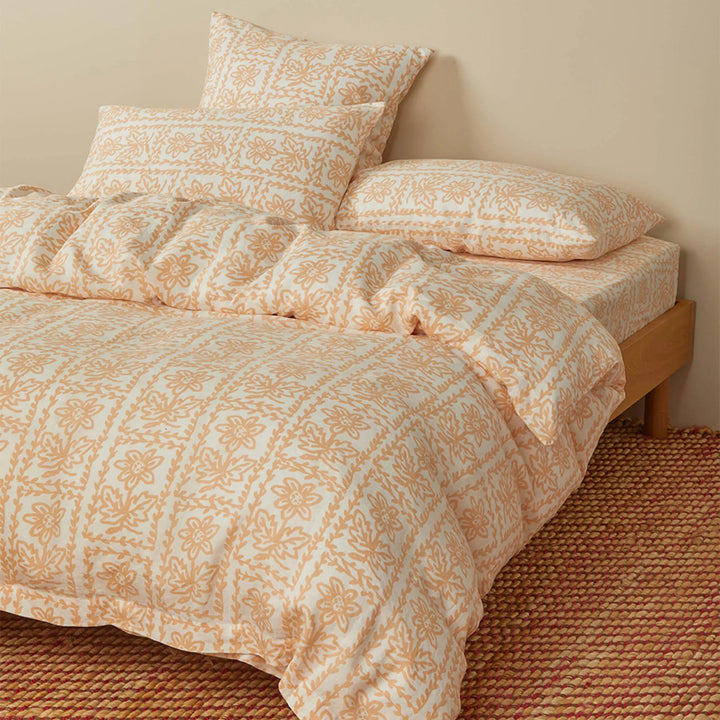 Bonnie & Neil Daisy Buff Linen Quilt Cover