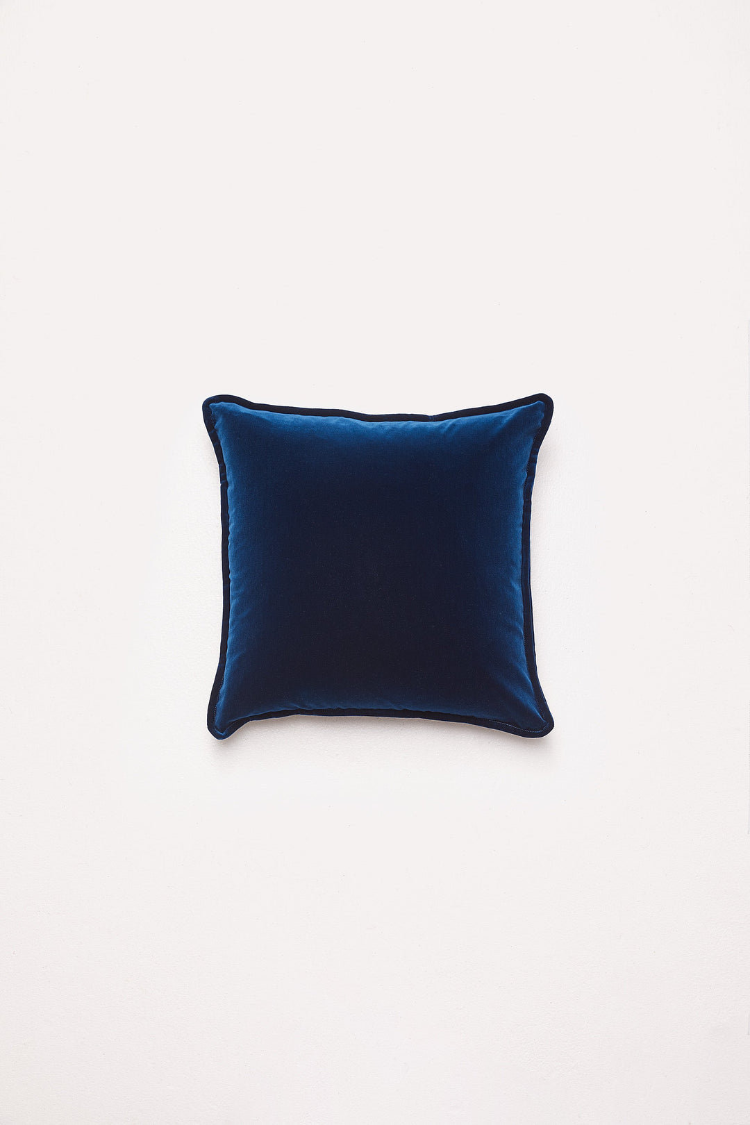 Hommey Velvet Cushion - Midnight Blue