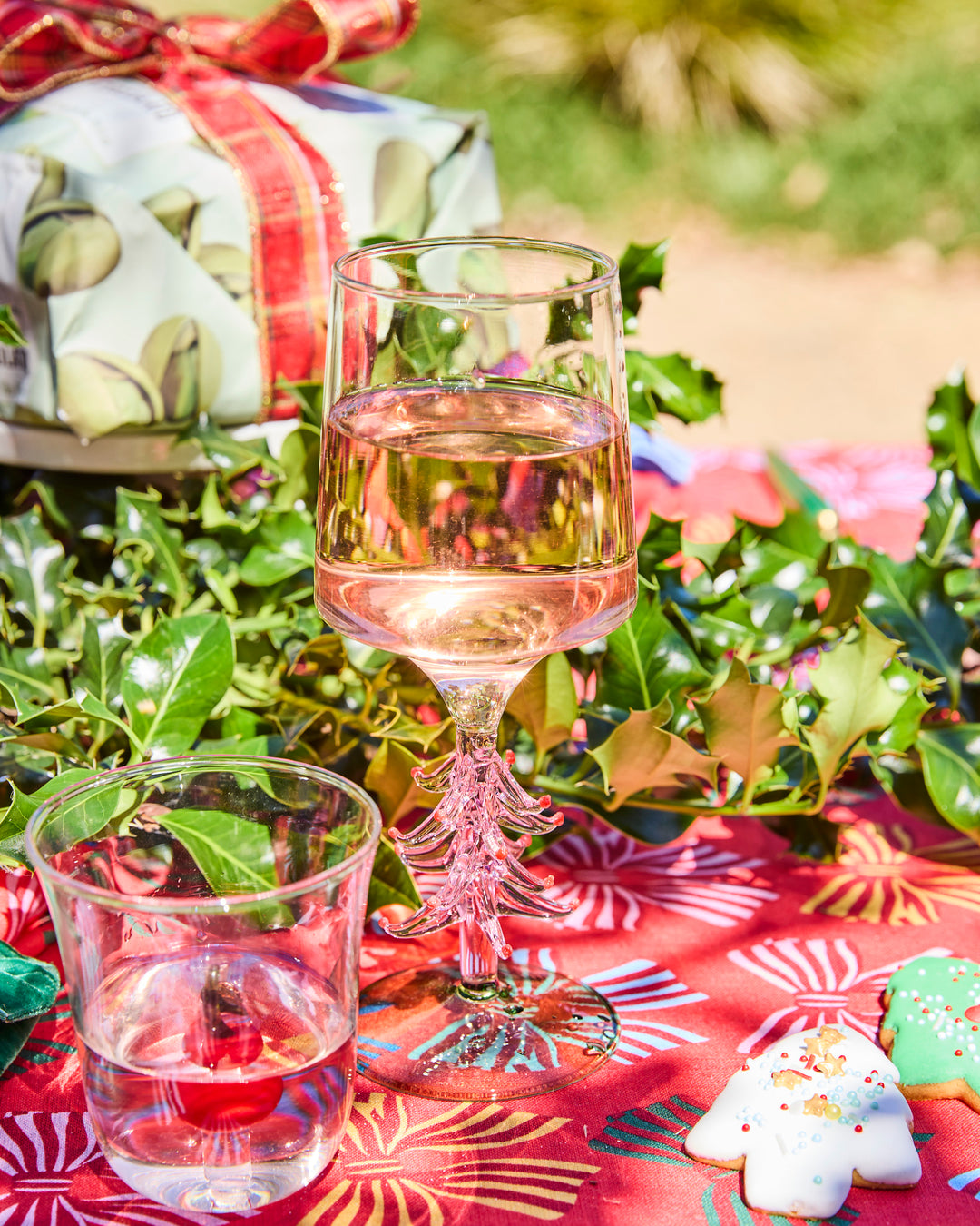 Kip & Co Tickled Pink Christmas Wine Glass 2P Set