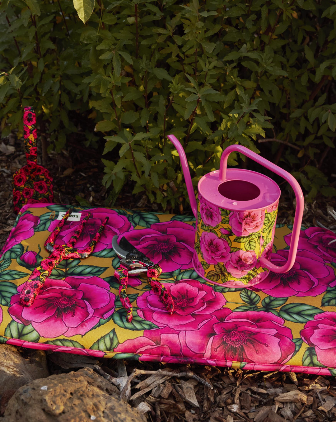 Kip & Co Golden Peony Garden Secateurs and Gloves Set
